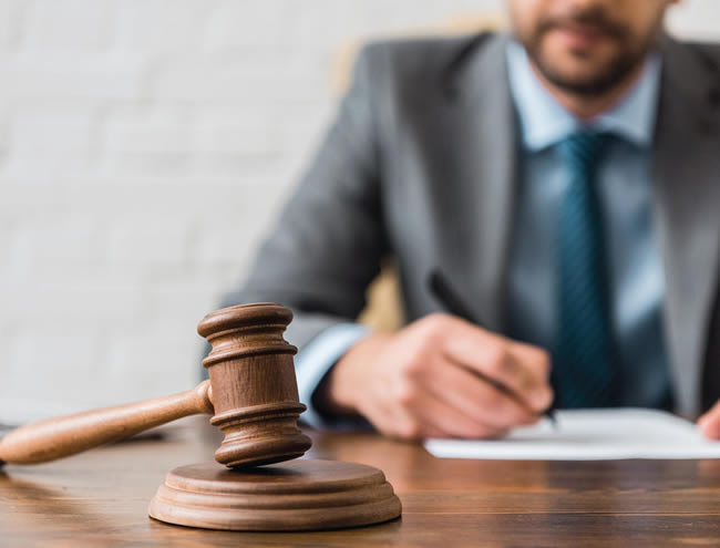 Qui peut bénéficier des services d’un avocat en droit du travail ?