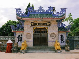 Envie d'explorer un Vietnam méconnu ? Tuy Hòa séduit par ses plages, ses sites naturels, sa culture locale et son ambiance paisible, loin du tourisme de masse.